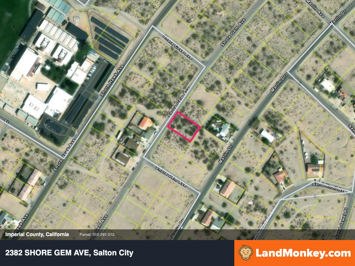 Settled neighborhood lot in Salton City-paved road, utilities at the line thumbnail 2