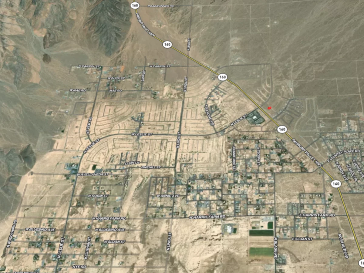 Flat lot near Pahrump Valley Highway - power across the road — thumbnail 7