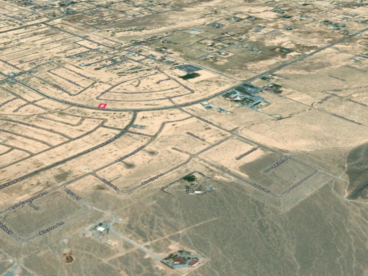 10K+ square foot lot with paved road access in Pahrump, NV — thumbnail 7